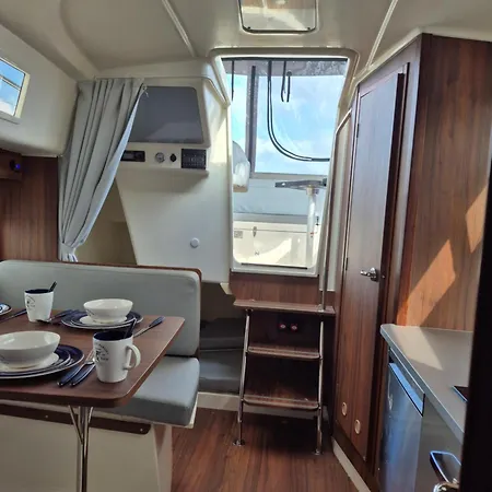 Lodz Motorowa Balt 818 Tytan Lucky Star Star Bådhotel *