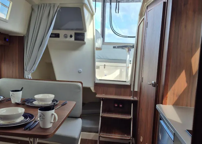 łódź Motorowa Balt 818 Tytan Lucky Star Star Hotel en barco *